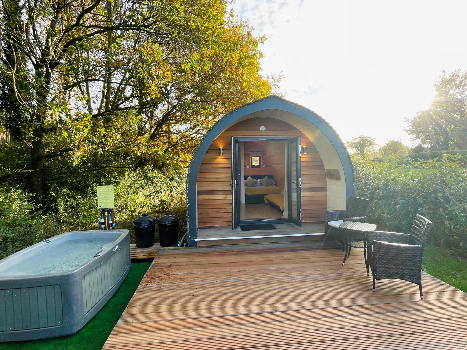 MegaPod Plus Saturn, fully self-contained, well-equipped and heated, with decking, private hot tub and stunning views, Warwickshire, Wootton Wawen